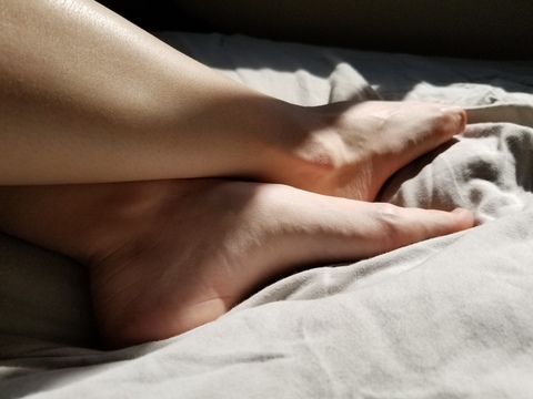 View Anniefeets (aanniefeets) OnlyFans 35 Photos and 3 Videos leaked 

 picture 2