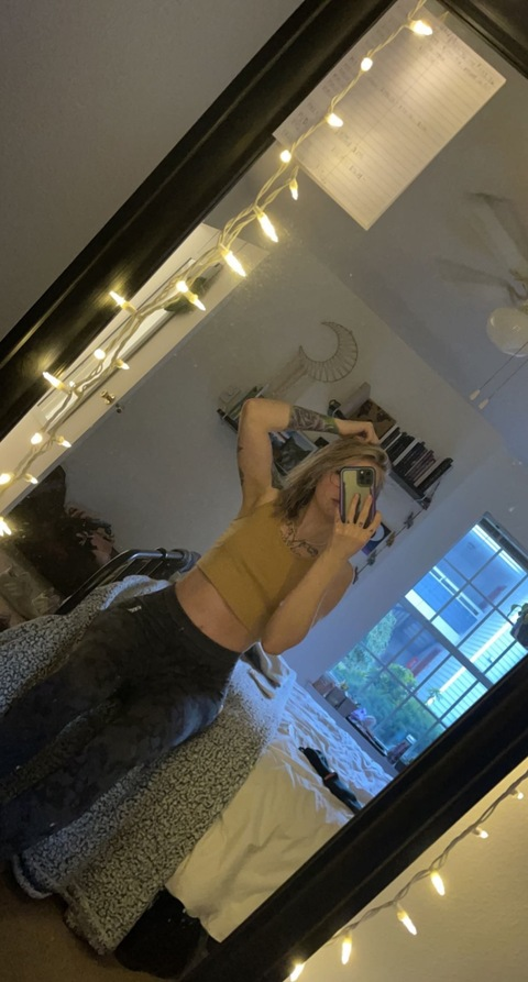 View aella.rose (Aella Rose) OnlyFans 13 Photos and 1 Videos leaked 

 picture 2