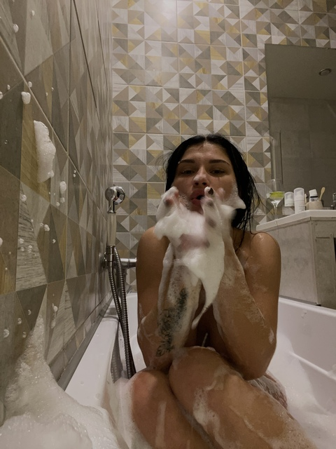 View Aleana (aleanaal) OnlyFans 29 Photos and 3 Videos leaks 

 picture 2