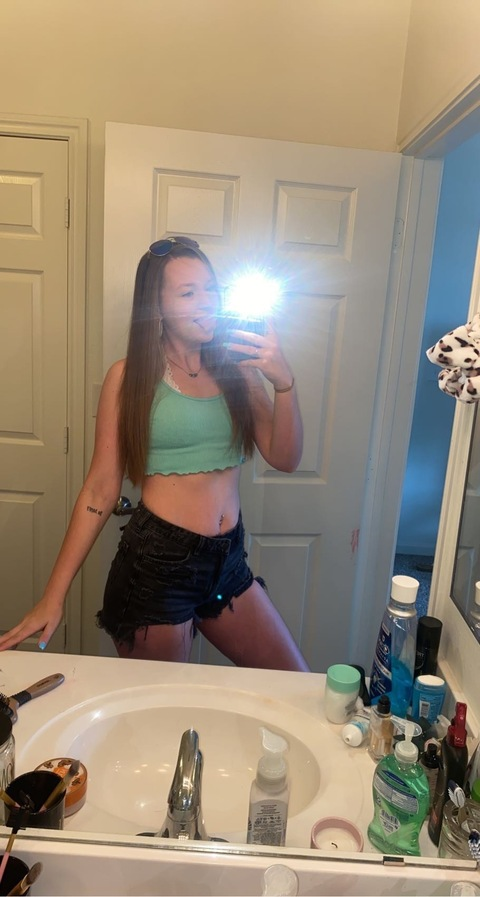 View alexis_ec9 OnlyFans content for free 

 picture 2