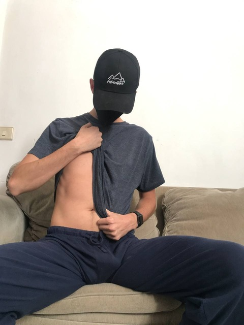 View alexvanifree (AlexVaniFree) OnlyFans 74 Photos and 5 Videos gallery 

 picture 2