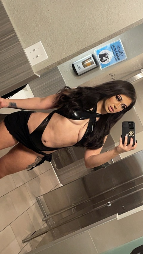 aliciavictoria1024 (Alicia  Victoria) OnlyFans Leaks 

 picture 2