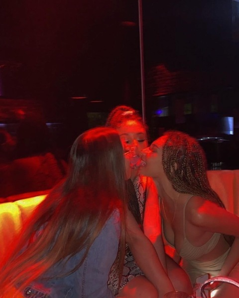 Onlyfans leaks alleyezoncharlize 

 picture 2