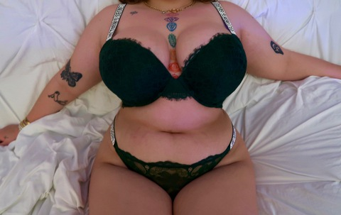 View allyrosee16 (ally🧝🏻‍♀️) OnlyFans 99 Photos and 8 Videos for free 

 picture 2