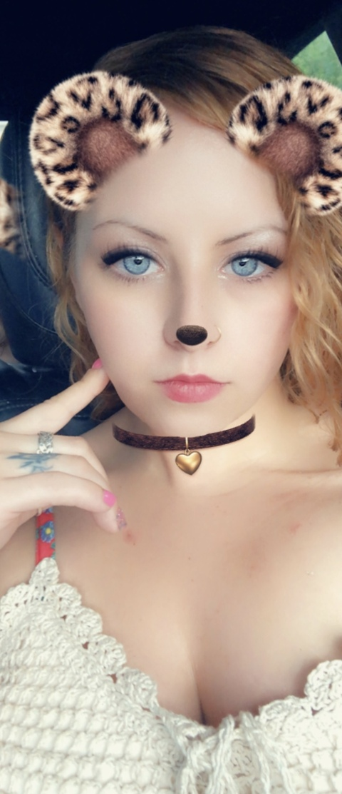 View aloraquinn13 OnlyFans content for free 

 picture 2