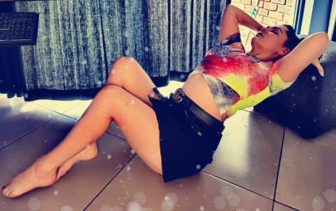 alyssiagilmour (AlyG) OnlyFans content 

 picture 2