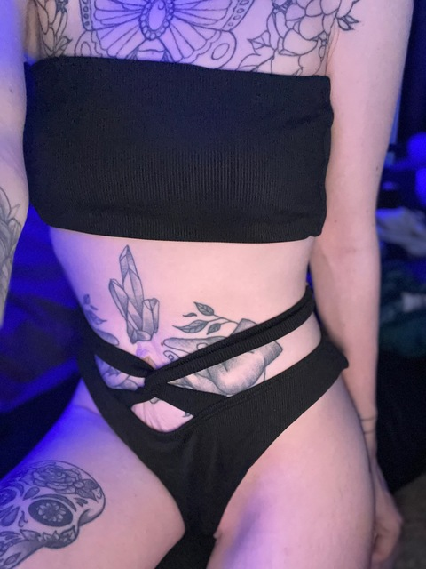 View amaanduuh (Amanda😏) OnlyFans 71 Photos and 9 Videos for free 

 picture 2