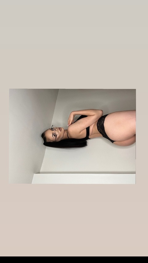 View amariaaaaaa_69 OnlyFans content for free 

 picture 2