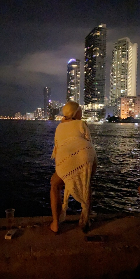 View amazingval305 OnlyFans videos and photos for free 

 picture 2
