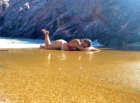 andreaacruz323 OnlyFans Leak (5 Photos and 0 Videos) 

 picture 2