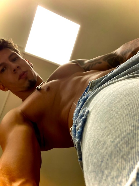 View andrew_model OnlyFans content for free 

 picture 2