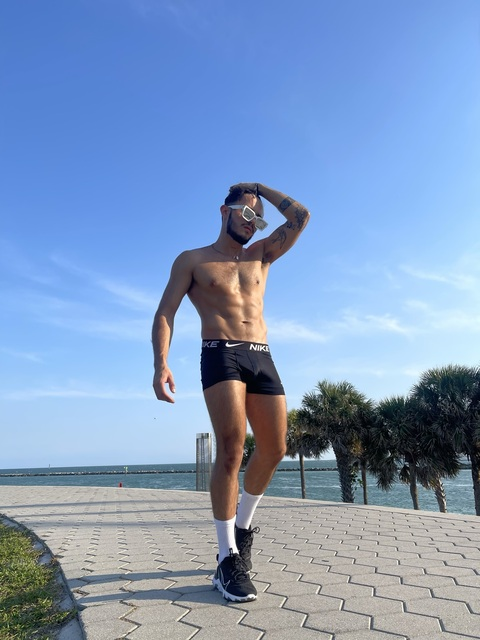 andrewpackage OnlyFans Leaks 

 picture 2