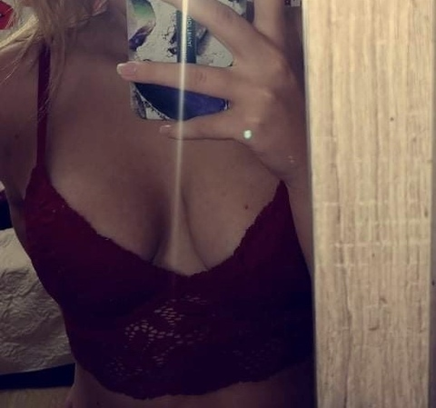View annabellla OnlyFans content for free 

 picture 2