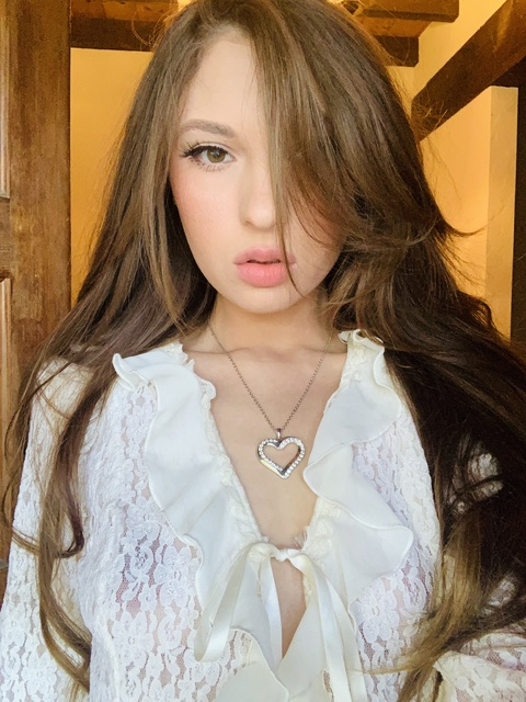 View annablossom OnlyFans content for free 

 picture 2