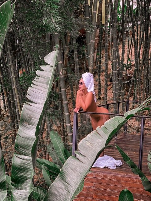 View annieconnorsof OnlyFans content for free 

 picture 2