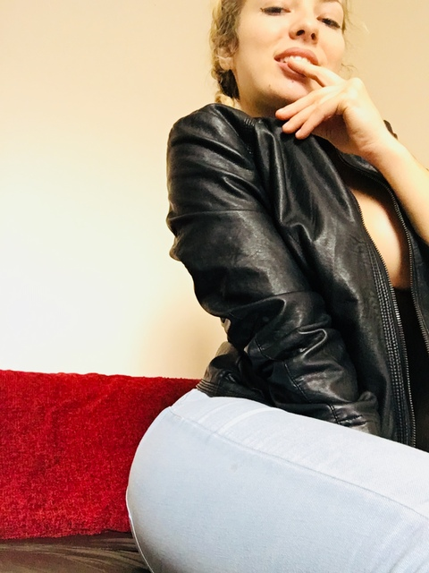 antonia_shine OnlyFans Leaked (501 Photos and 162 Videos) 

 picture 2