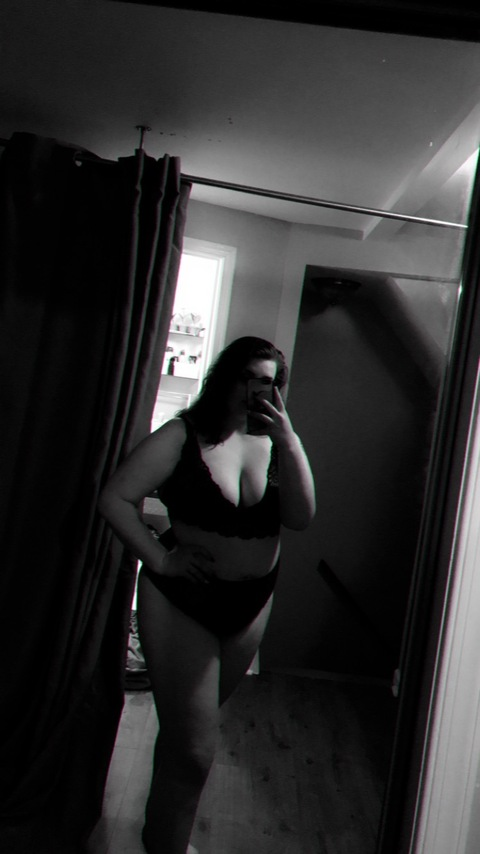 aprilmaejune (April) OnlyFans Leaked Pictures & Videos 

 picture 2