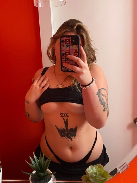 ashleyd123 OnlyFans Leak 

 picture 2