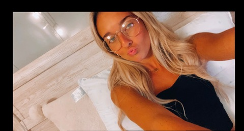 View ashleygranttt OnlyFans content for free 

 picture 2
