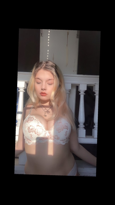 astridfairy OnlyFans Leak (66 Photos and 5 Videos) 

 picture 2