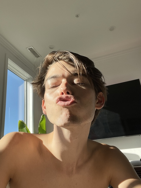 @aussielovettt leaks Onlyfans content for free 

 picture 2