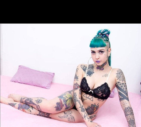 b_crybaby (CryBaby) OnlyFans content 

 picture 2