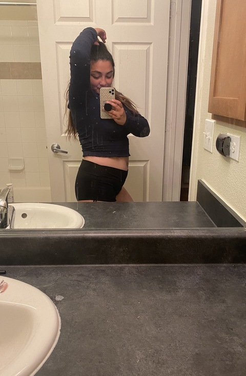babybrit5683 OnlyFans Leaked 

 picture 2