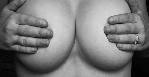 Onlyfans free badddgalriri 

 picture 2