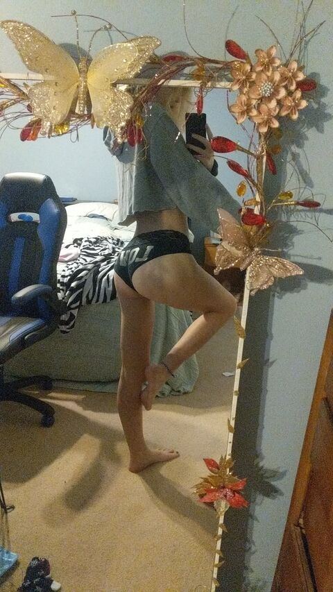 bananamontana96 OnlyFans Leaked (8 Photos and 0 Videos) 

 picture 2