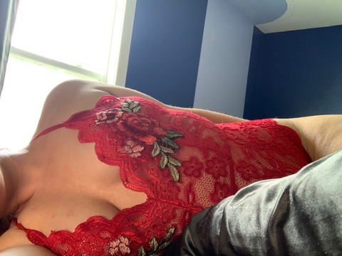 View bartenderbriana OnlyFans content for free 

 picture 2