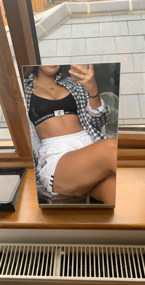 basicwhitegirls OnlyFans Leak (48 Photos and 11 Videos) 

 picture 2