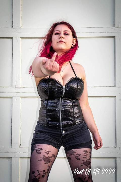 View bassbabe5280 (Bassgoddess) OnlyFans 93 Photos and 9 Videos for free 

 picture 2