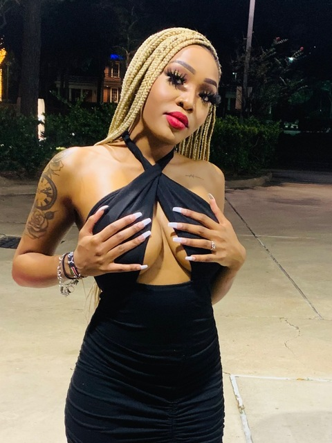 bbrittneyybm (Bigbritt) OnlyFans Leaked Videos and Pictures 

 picture 2