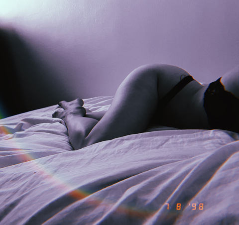 View bees_little_secret (Justine) OnlyFans 6 Photos and 0 Videos leaks 

 picture 2