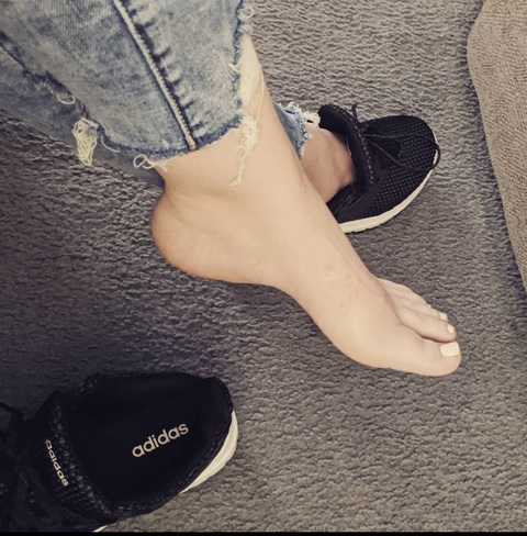 Download beezysfeetsies OnlyFans content free 

 picture 2