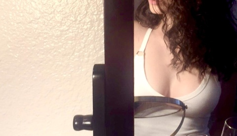 View Bella (bella.20) OnlyFans 13 Photos and 1 Videos leaks 

 picture 2