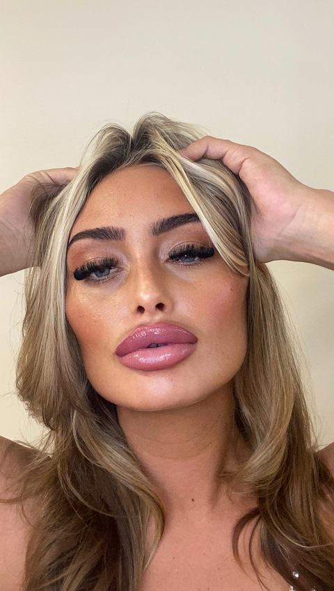 bellasuarezuk (BellaSuarezUK) OnlyFans Leaked Pictures & Videos 

 picture 2