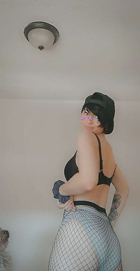 View betholsen_1999 OnlyFans content for free 

 picture 2