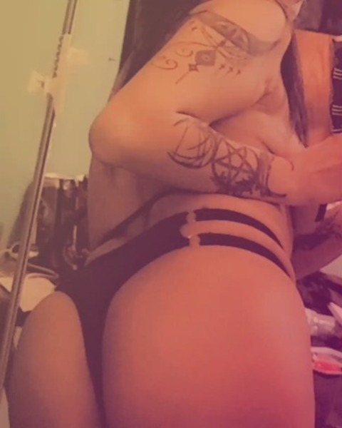 bitchwitch1019 OnlyFans Leak (24 Photos and 0 Videos) 

 picture 2