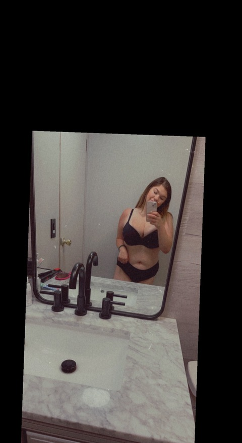 bleweyedbabe22 (Rachhh) OnlyFans Leaks 

 picture 2