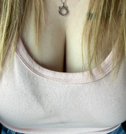 View blondbaddie14 (Blondebaddie14) OnlyFans 9 Photos and 0 Videos for free 

 picture 2