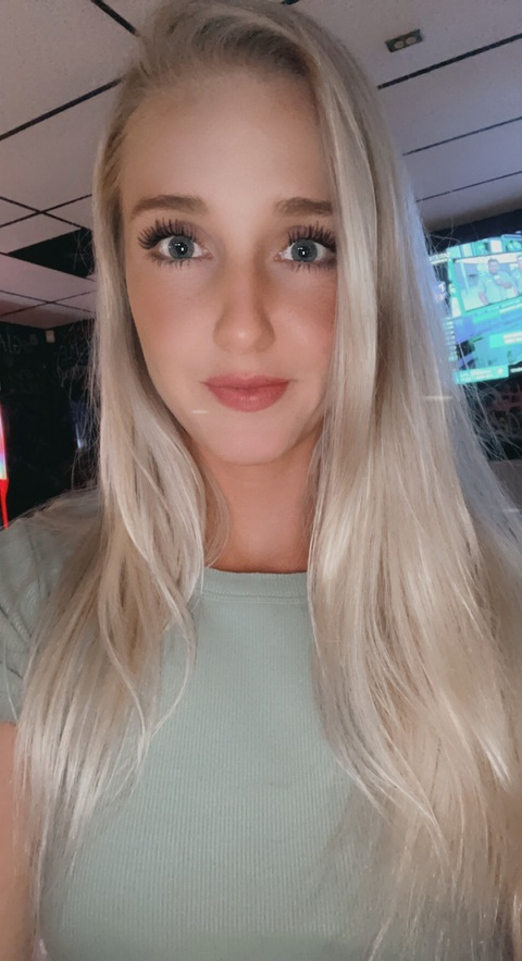 blondesdoitbest22 OnlyFans Leaked (9 Photos and 1 Videos) 

 picture 2