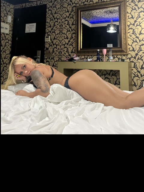 Onlyfans leaked blondie_barbie38 

 picture 2