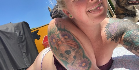 View blueeyedbitch1 OnlyFans content for free 

 picture 2