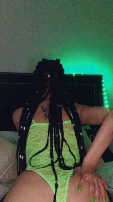Download bluuivyy OnlyFans content free 

 picture 2