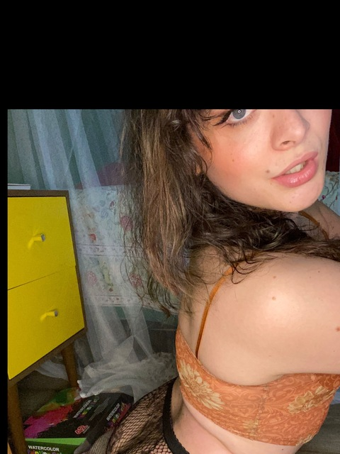 View bonanafishycookie (Alice Tucker) OnlyFans 206 Photos and 20 Videos leaked 

 picture 2