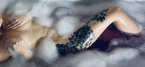 View bouncy_x_brunnette (Tia 💦😈🍑🔥) OnlyFans 9 Photos and 0 Videos leaked 

 picture 2