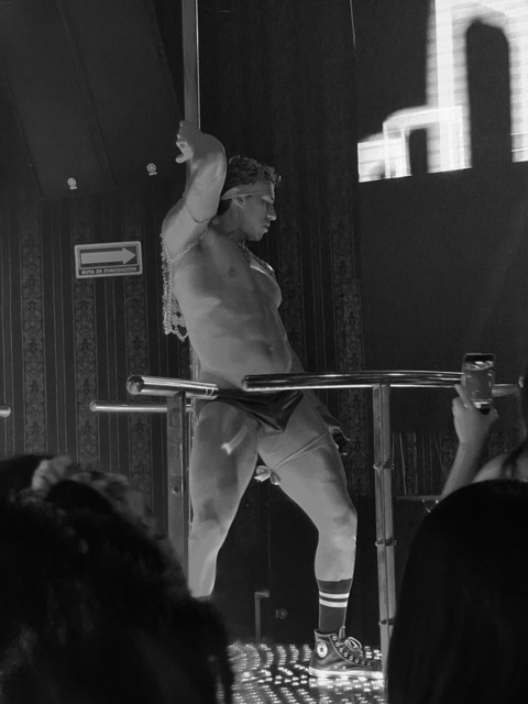 Onlyfans free content brandonaraizaoff 

 picture 2
