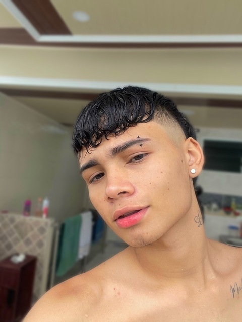 View Brandon Salinas😈 (brandonsalinas_27) OnlyFans 1 Photos and 0 Videos leaked 

 picture 2