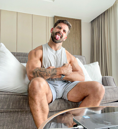 Download brettkingoncam OnlyFans content free 

 picture 2
